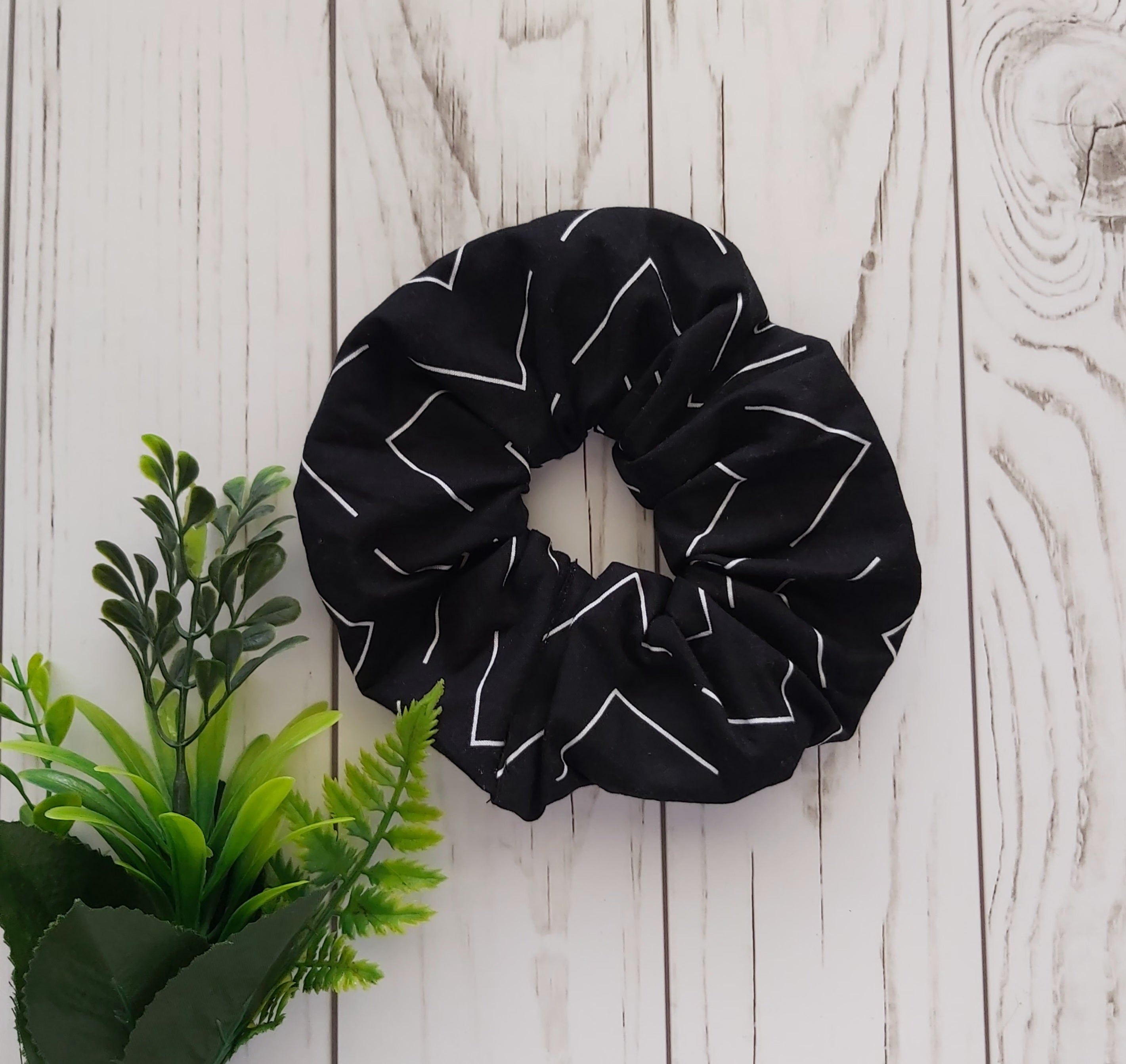 Black Lined Pattern Scrunchie